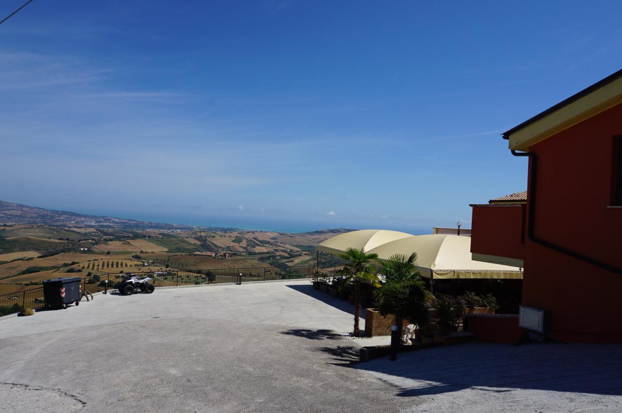 La Terrazza Motta Bed and Breakfast Atri Eksteriør billede
