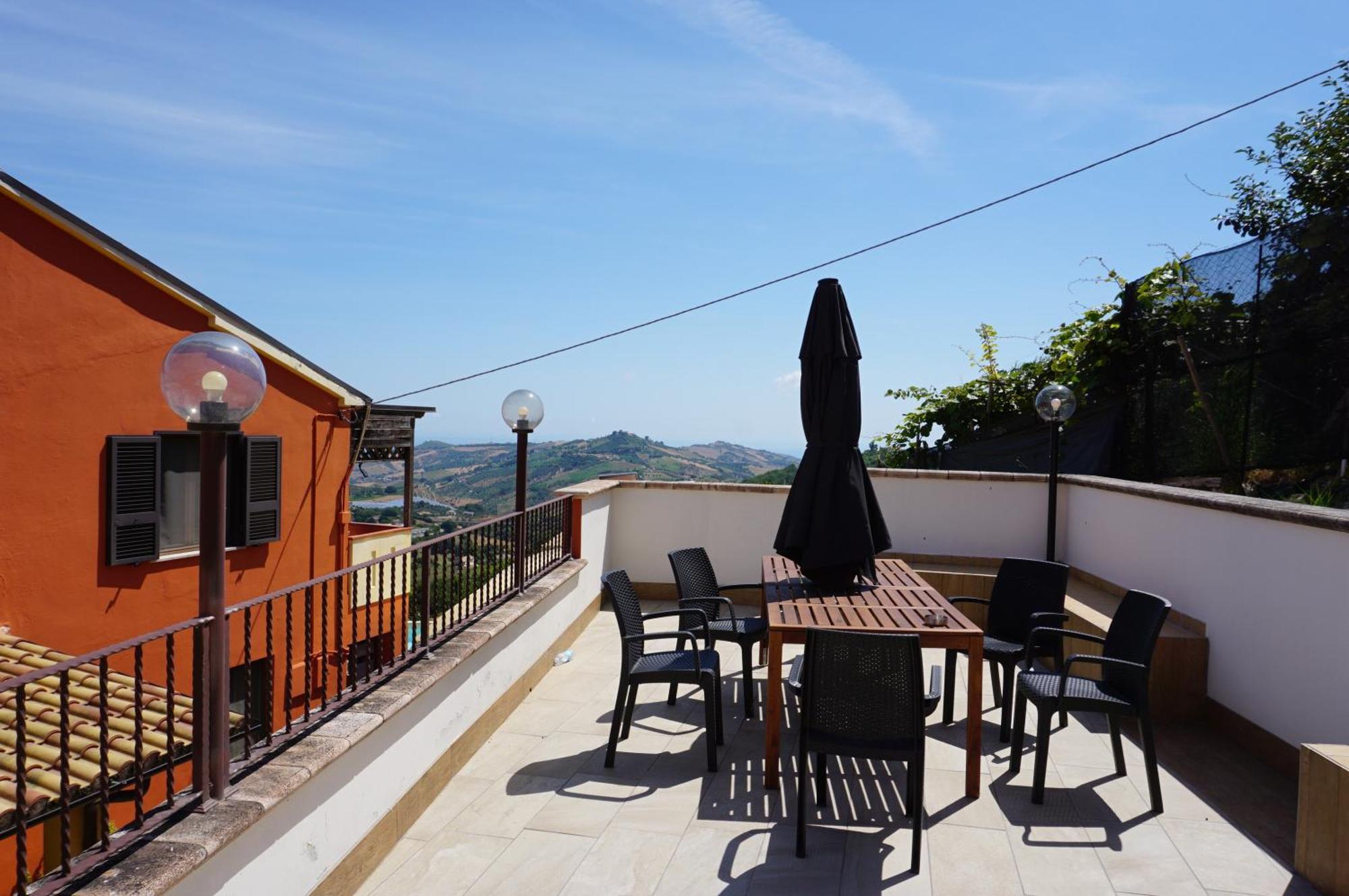 La Terrazza Motta Bed and Breakfast Atri Eksteriør billede